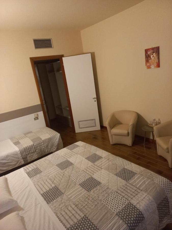 קסטל סן פייטרו טרמה Park Hotel מראה חיצוני תמונה