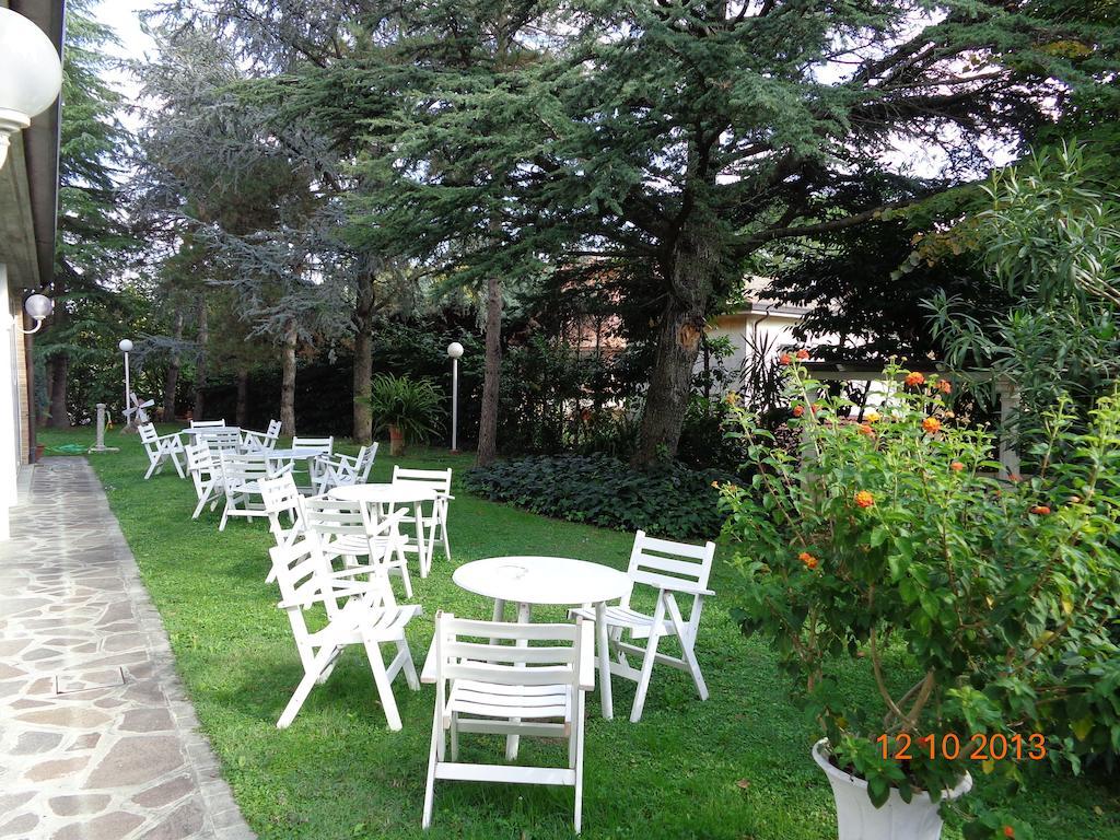 קסטל סן פייטרו טרמה Park Hotel מראה חיצוני תמונה