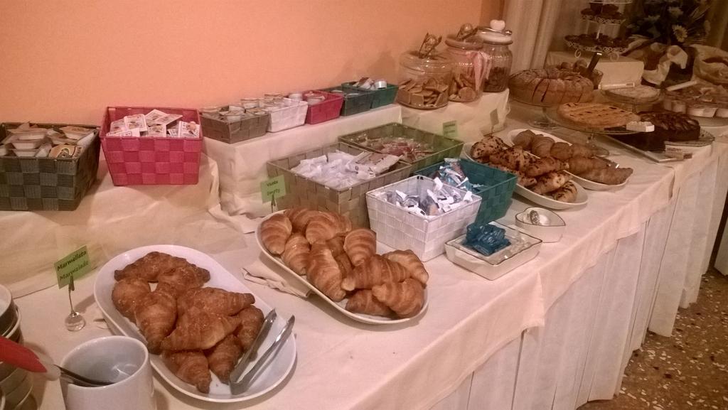 קסטל סן פייטרו טרמה Park Hotel מראה חיצוני תמונה