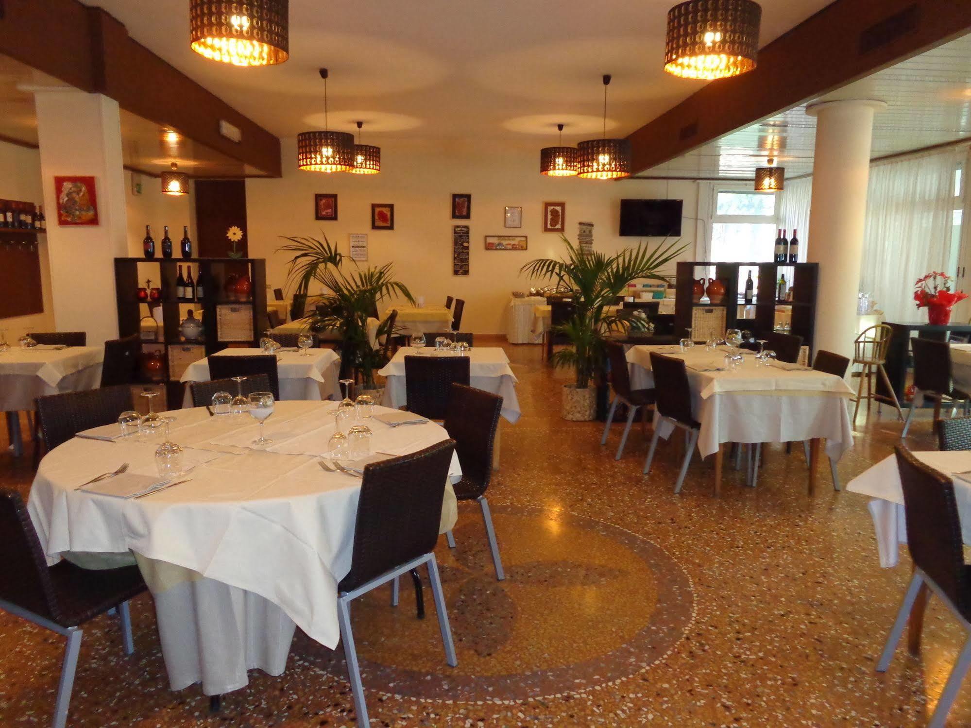 קסטל סן פייטרו טרמה Park Hotel מראה חיצוני תמונה